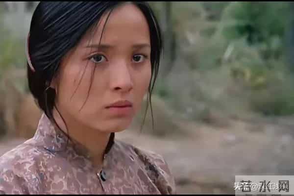 她26岁夺双料影后,二婚嫁靳东高龄产子,48岁活成这般模样