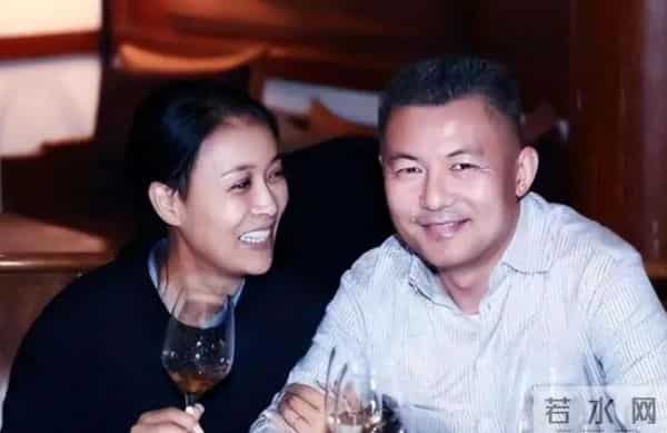 被爆家丑2个月后，58岁那英凭2个动作，实现口碑逆转