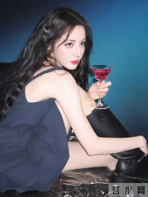 迪丽热巴性感美腿写真