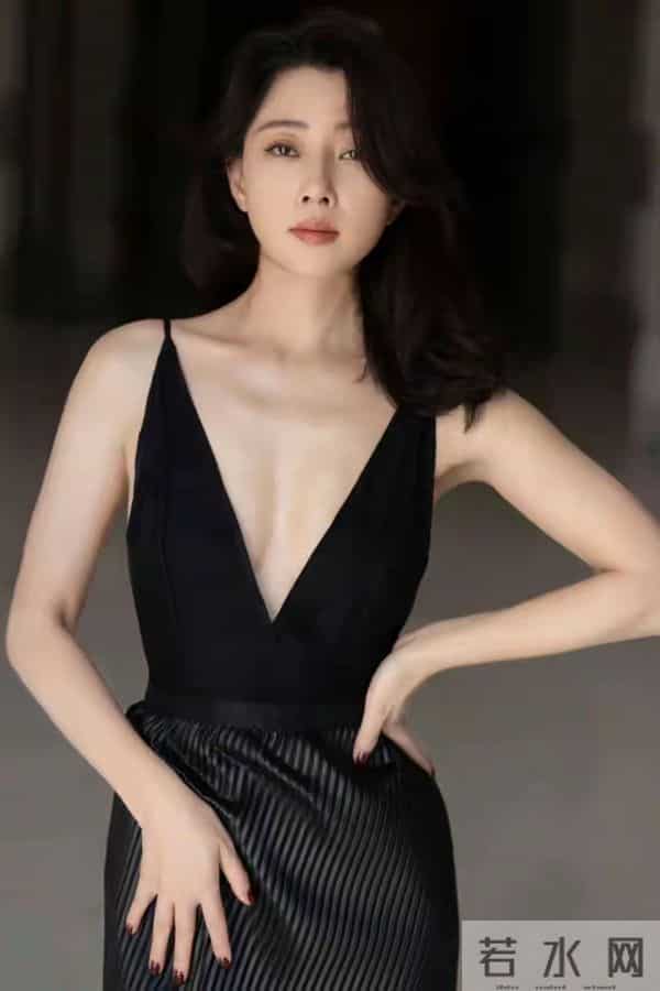 殷桃这身材看起来确实是太美了，不过这大体格子看起来非常健康