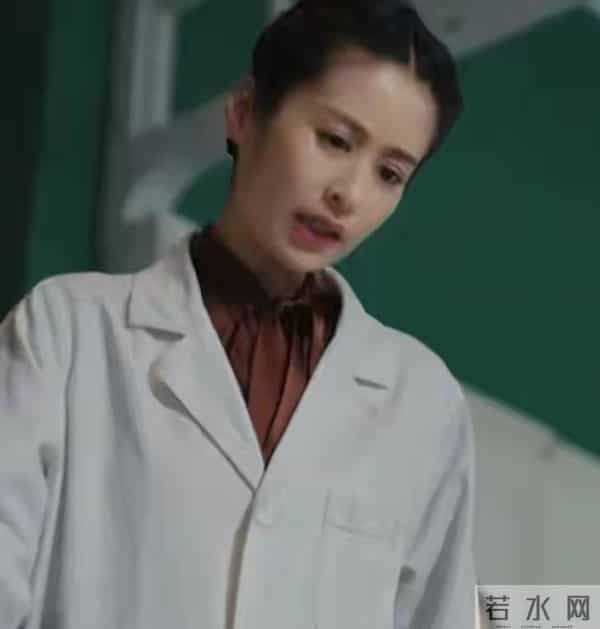 环球偶遇颖儿，真人又白又瘦，比例超好，比电视上漂亮100倍！