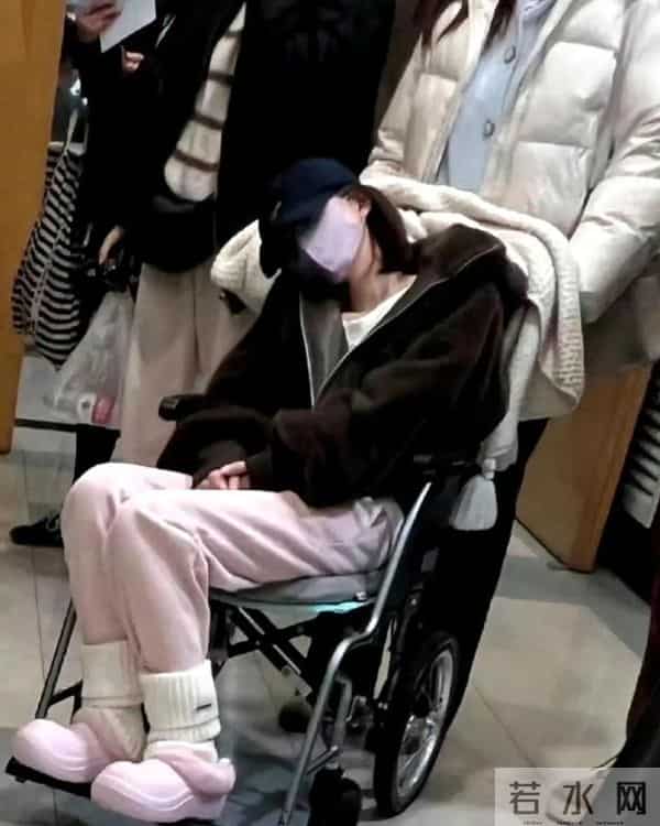 迪丽热巴空降家居城！五官锋利皮肤紧致，与连病仨月状态差别大