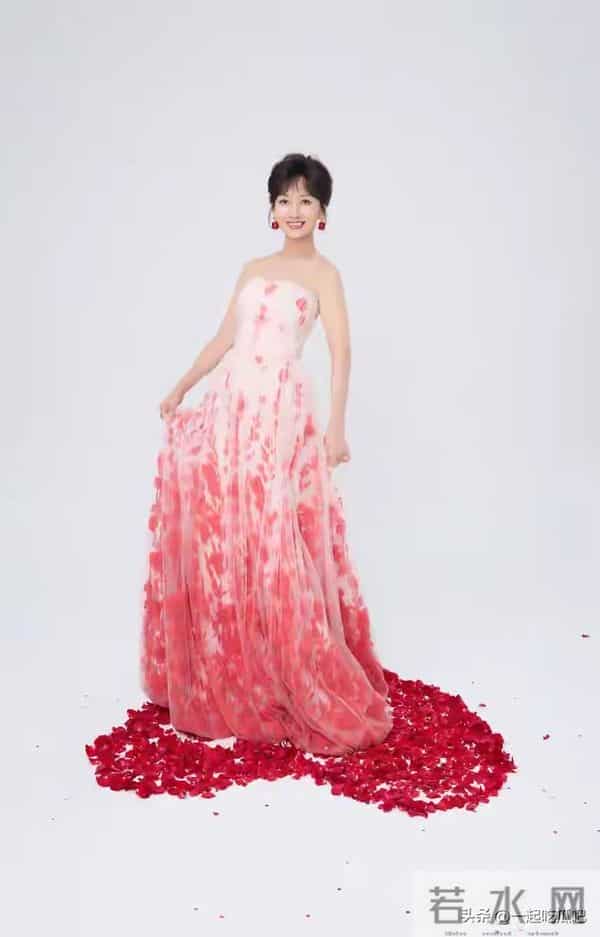 赵雅芝72岁了!生日写真曝光状态超年轻,活泼可爱美了一辈子