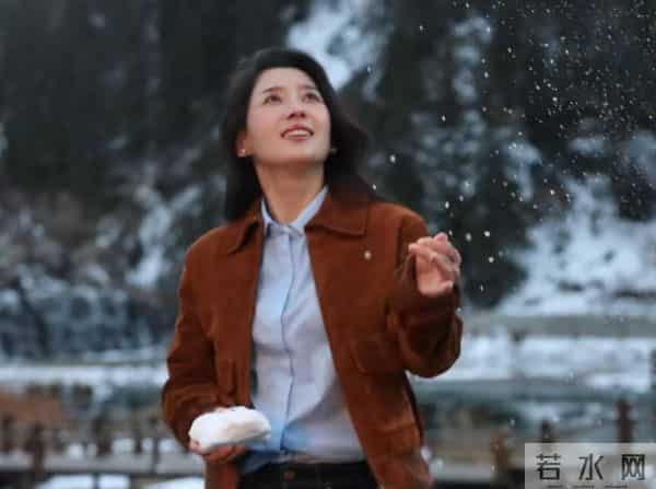 雪是森林北玩的,面子是汪峰拿的,刚入冬她就给章子怡上了一课