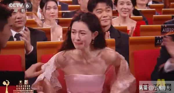2025金鸡奖:千玺拿影帝,倪妮腰臀比惊人,辛芷蕾、关晓彤乱穿