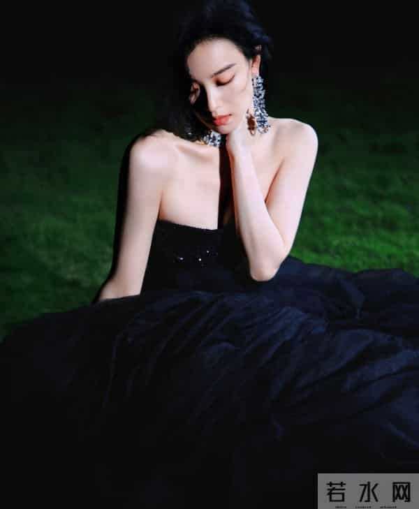 倪妮金鸡奖闭幕黑天鹅造型