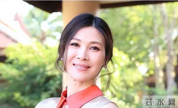 为了嫁50亿富豪，狠心抛弃同居5年的周一围，现今她却活成了笑话