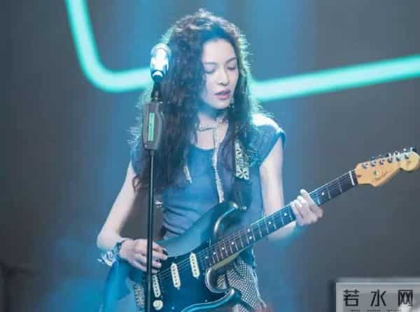 继抢C位后，钟楚曦再次让所有人刮目相看，32岁的她到底什么来头