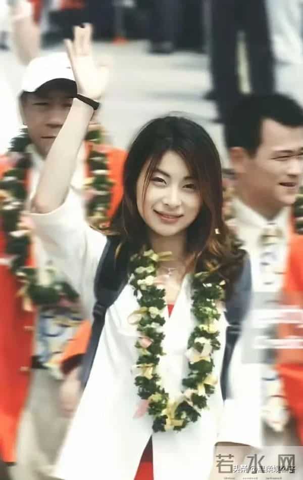 天啊！看到郭晶晶和巩俐合影，才懂什么叫上等相貌，一点不输