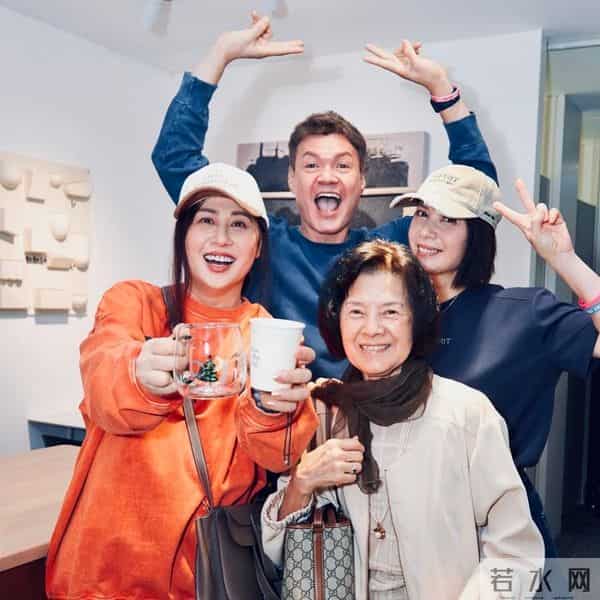 54岁的前TVB女星的近况曝光，现在和富豪男朋友感情非常稳定