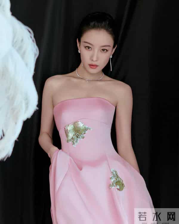 粉意盎然!倪妮美图赏析来啦