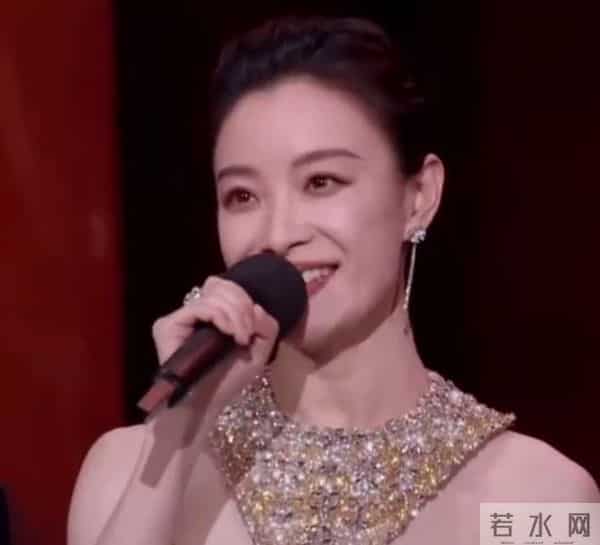 精修图VS生图:关晓彤膀大腰圆,倪妮老气了不少,辛芷蕾选错裙子