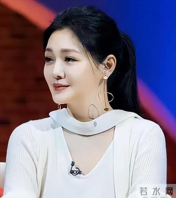 去世9个月后,马筱梅直播谈及大S教娃,汪小菲的话总算有人信了