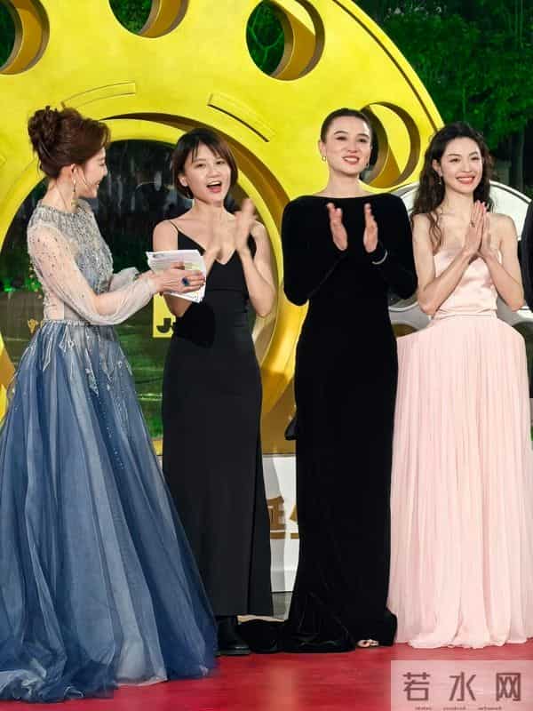 精修图VS生图:关晓彤膀大腰圆,倪妮老气了不少,辛芷蕾选错裙子