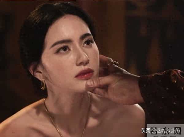 33岁女星嫁大9岁男星!婚戒15克拉,买1800平地建房,写女方名字