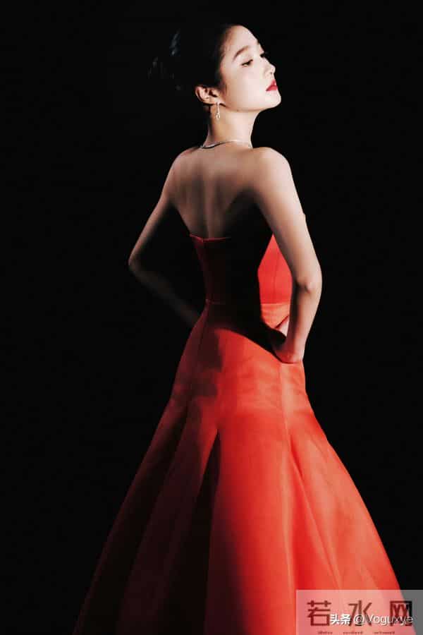 关晓彤到底什么时候可以放弃肩颈线条