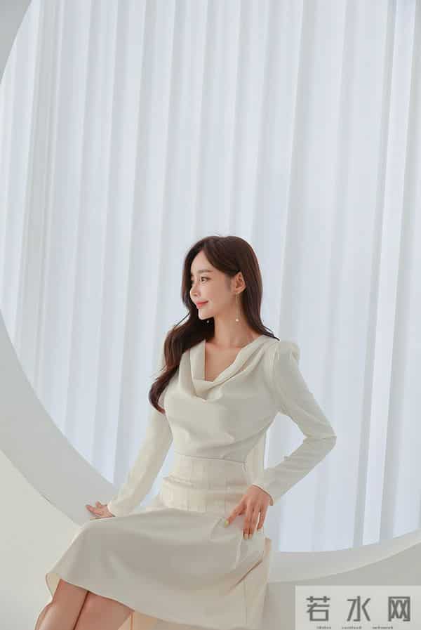 孙允珠——奶炫柔光真丝蕴彩鱼尾包臀裙