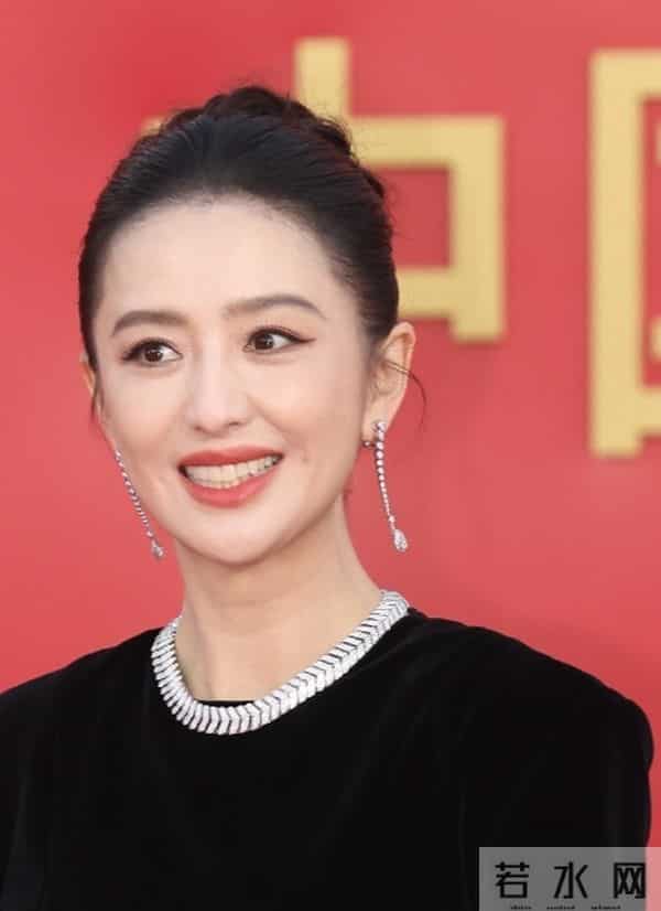 精修图VS生图：关晓彤膀大腰圆，倪妮老气了不少，辛芷蕾选错裙子