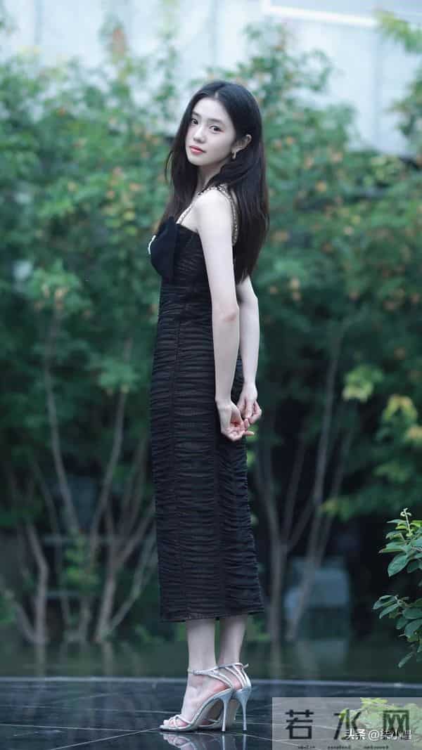 刘浩存｜又细又长的大长腿