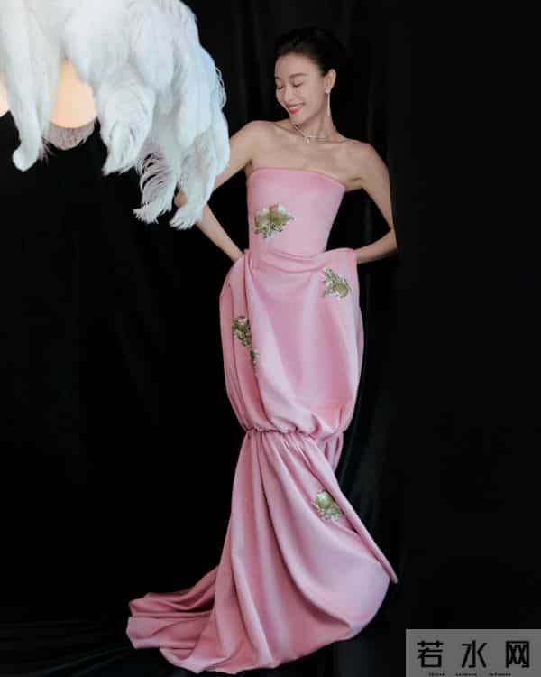 粉意盎然!倪妮美图赏析来啦