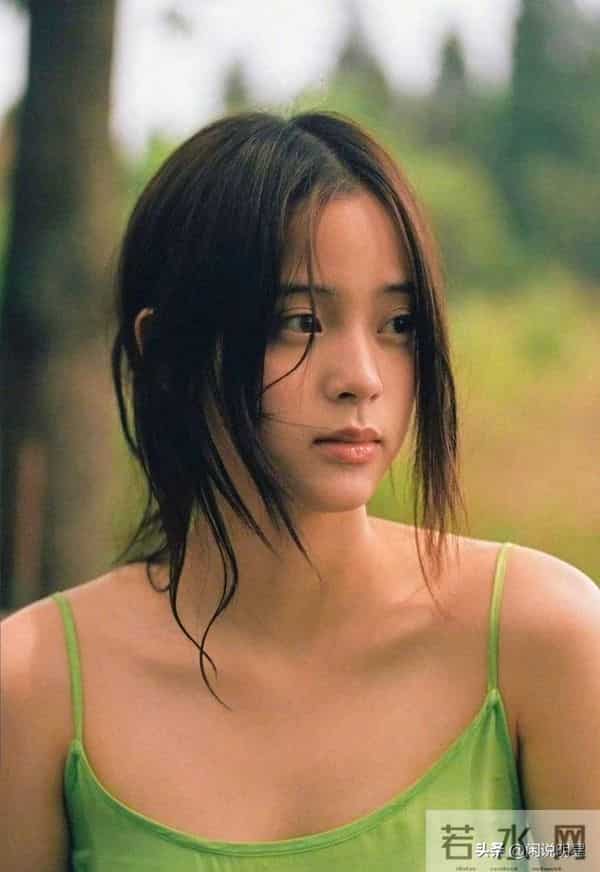 欧阳娜娜—珍藏性感照：从“少女”到“纯欲”！这组图太顶了