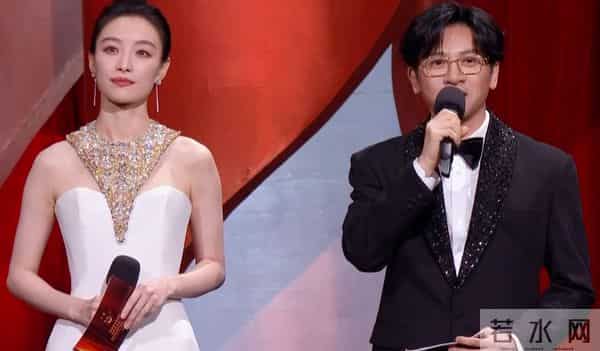 24岁的易烊千玺，成为金鸡奖最年轻影帝，刷新刘烨保持21年的记录