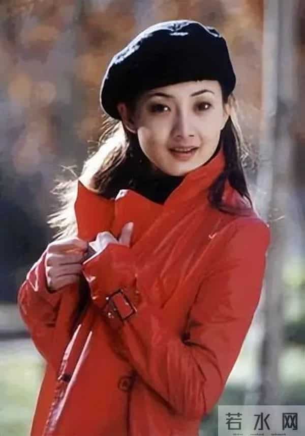 牛莉和她老公年轻时候的照片,在那个没有美颜的年代美成这样!