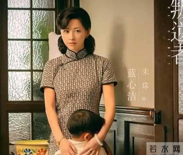 人老珠黄?41岁朱珠现身机场,白发明显皱纹也多,断崖衰老不敢认