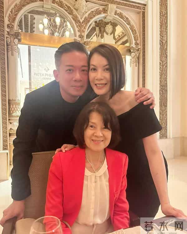 54岁的前TVB女星的近况曝光，现在和富豪男朋友感情非常稳定