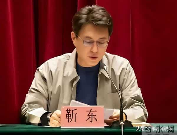 卓伟曝顶流男明星闹离婚，网友提名暴露一切，靳东无辜“躺枪”