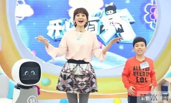 51岁主持人方琼:嫁给电视台领导,21岁儿子不仅长得像她还是学霸