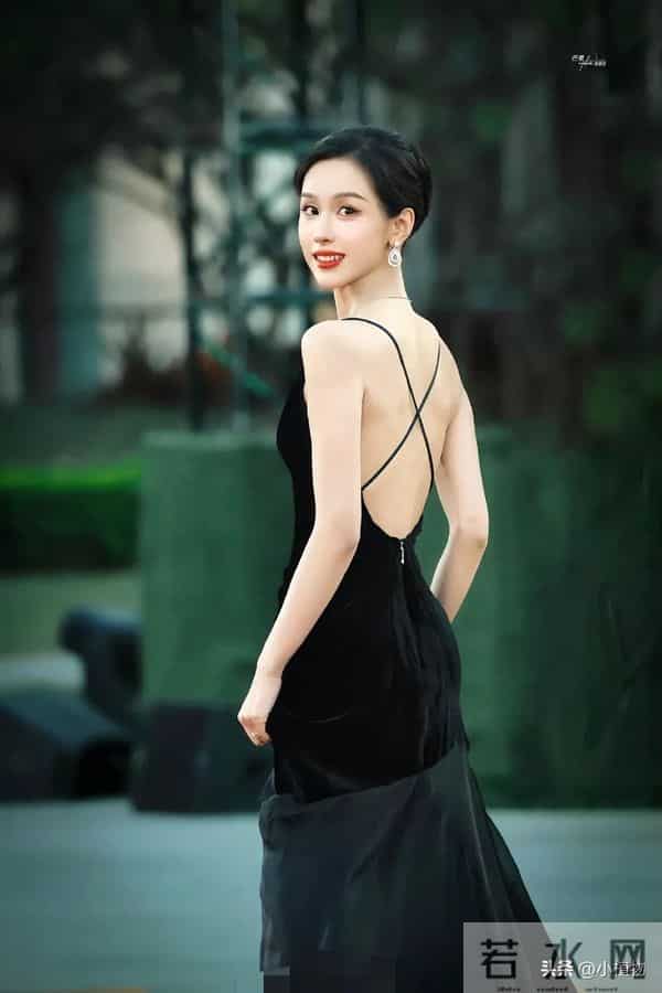 金鸡这晚 佟丽娅美貌惊人 宁静穿搭太灾难 露背装的陈都灵超惊艳