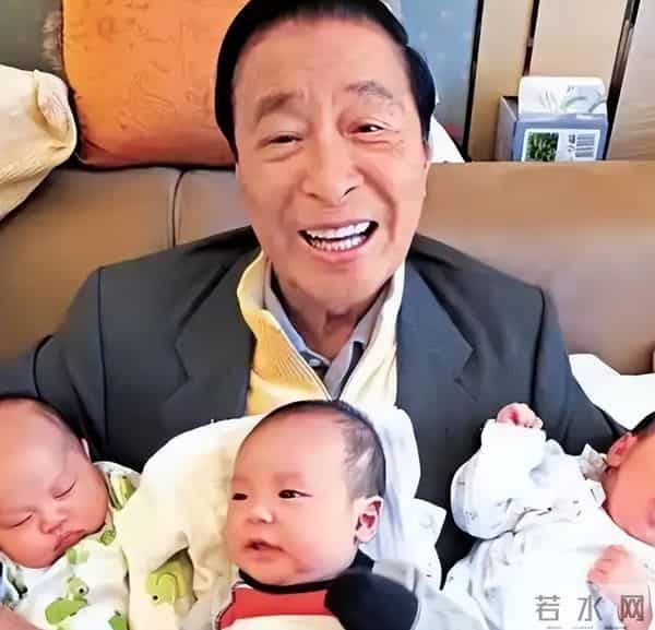 她14岁就长得“倾国倾城”，被富豪花7亿娶回家，8年生下4个娃