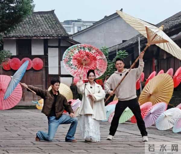 51岁主持人方琼:嫁给电视台领导,21岁儿子不仅长得像她还是学霸