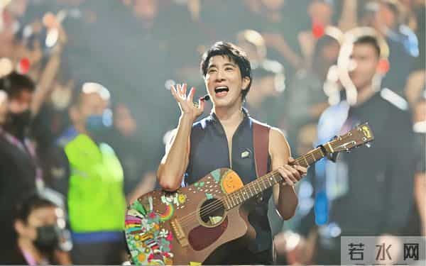 王力宏合肥演唱会火了！2.8万人在线蹲守，观众曝小场馆暗藏惊喜