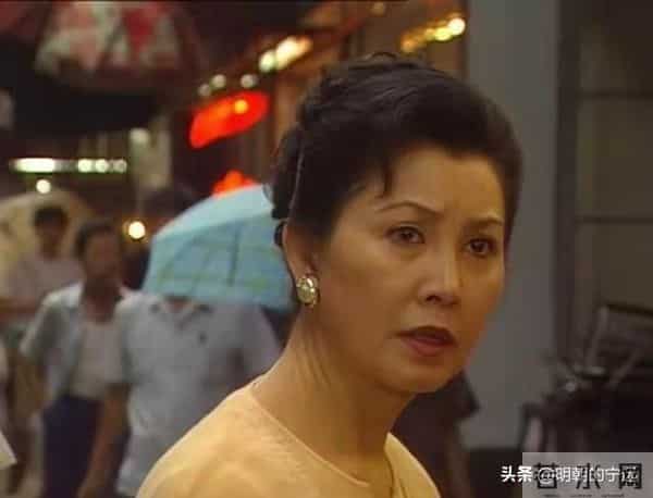 84岁TVB戏骨丧夫！老公在轮椅上断气，19岁为英女王弹过琴