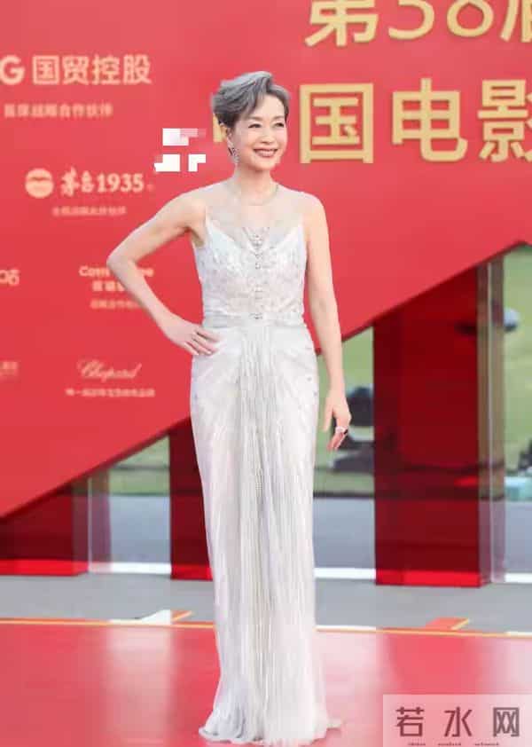 金鸡红毯明星“见光死”,姚晨脸肿,关晓彤造型丑,宋佳叶童得体