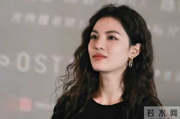 继抢C位后，钟楚曦再次让所有人刮目相看，32岁的她到底什么来头