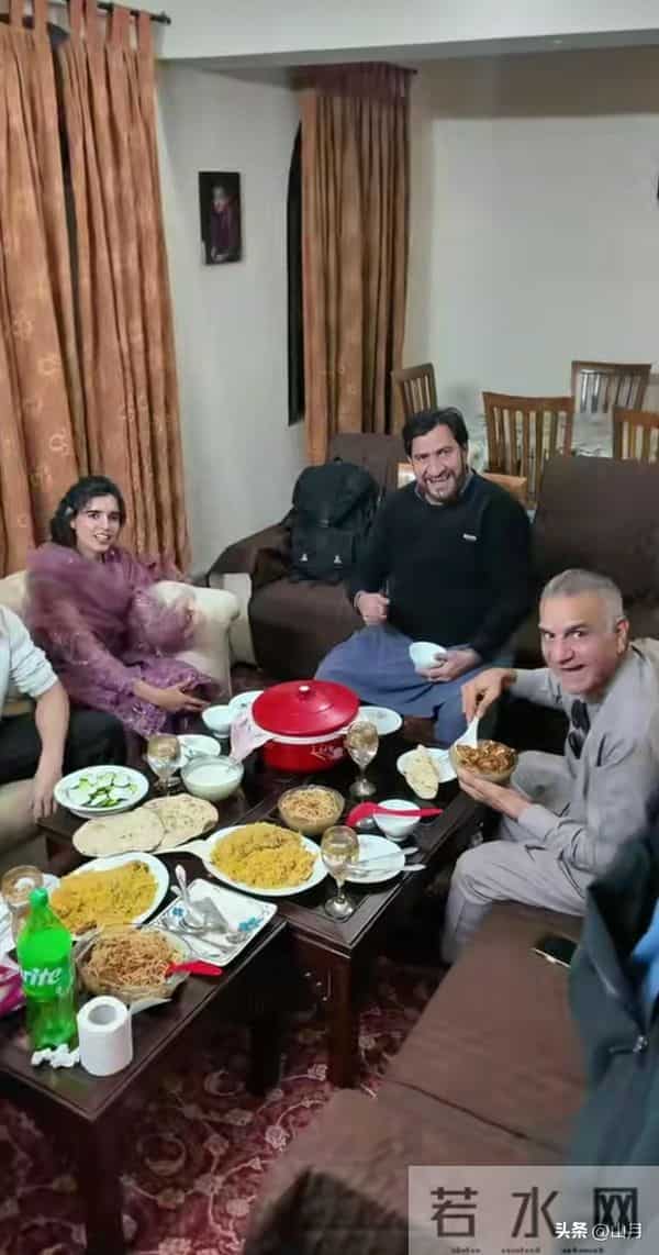 中巴混血麦子叫错称呼，网友弹幕纠正，爸爸却在叔叔家住十年之久