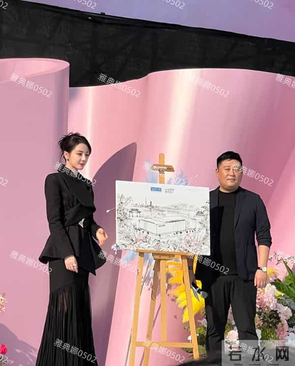 迪丽热巴的粉丝在哪里?在树上!南京活动粉丝为了看她一眼爬上树!