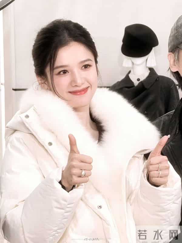 张婧仪亮相太平鸟活动!糯米团子般软糯可爱,冬日温婉气质太治愈
