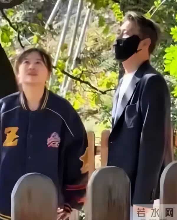 朱媛媛去世6个月后，辛柏青二度现身大孤山，令人担心的事发生了