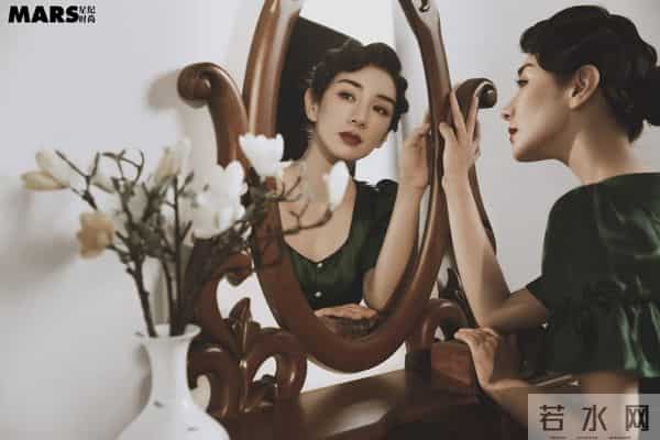 黄奕，复古典雅