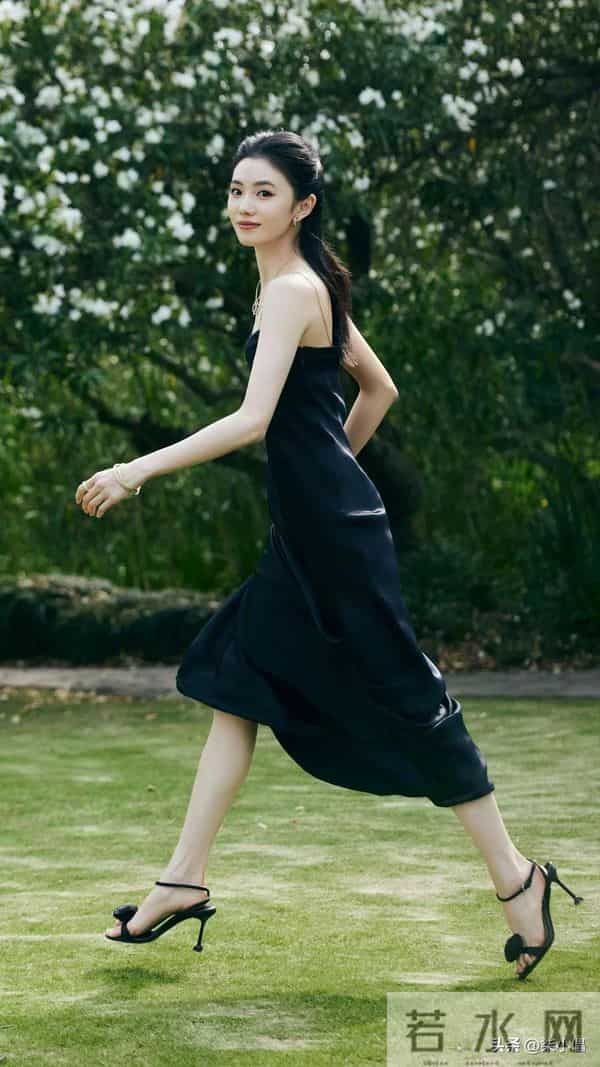 刘浩存｜又细又长的大长腿