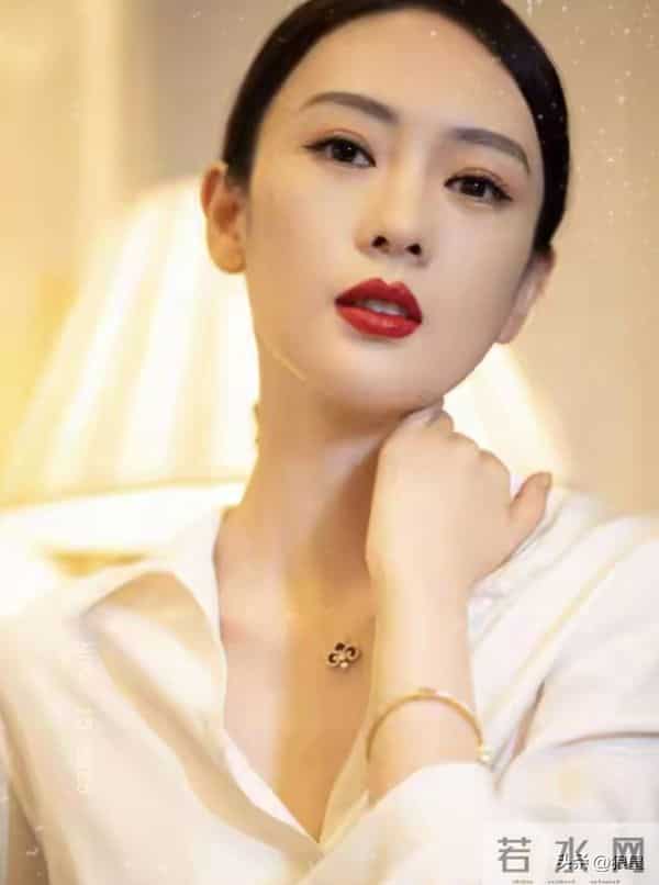 童瑶当评委了,张默在泰国抽雪茄,谁赢了时代?