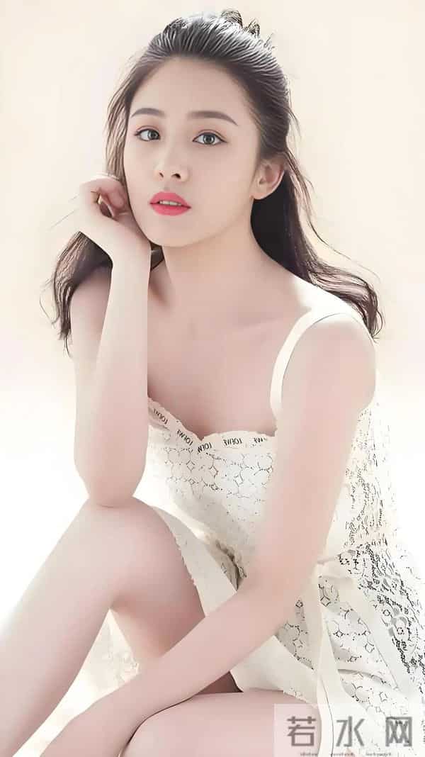 酸酸甜甜的张含韵,本以为她是甜妹,没想到身材这么好