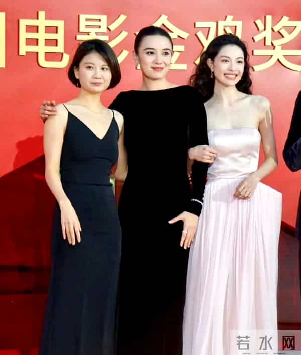 精修图VS生图:关晓彤膀大腰圆,倪妮老气了不少,辛芷蕾选错裙子