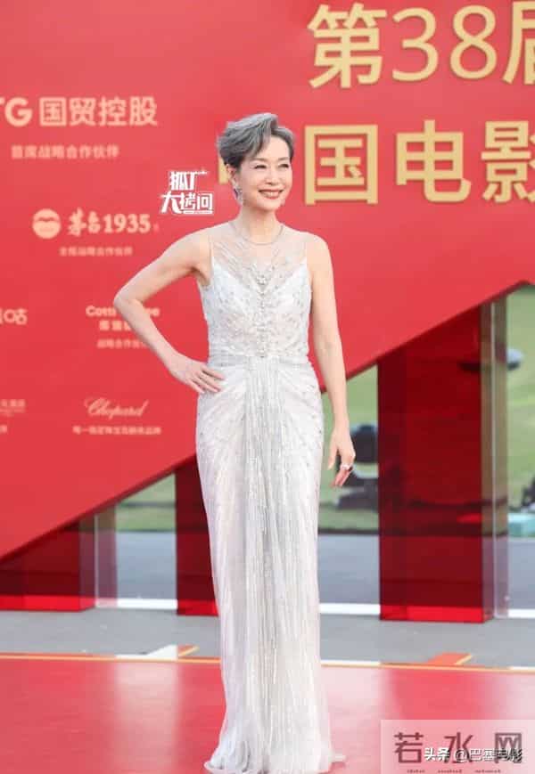 2025金鸡奖:千玺拿影帝,倪妮腰臀比惊人,辛芷蕾、关晓彤乱穿