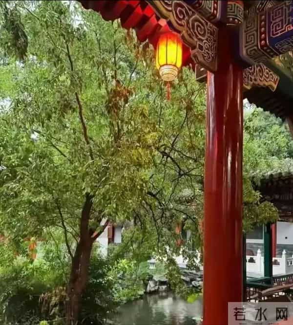 李湘在平台晒自家北京小院，大到让网友以为是景区，真的太有钱了