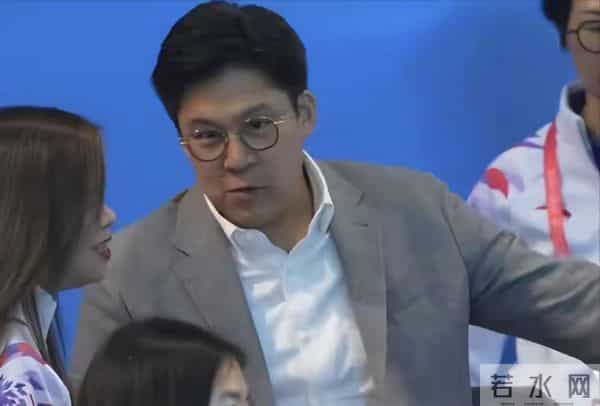 郭晶晶霍启刚全运会合体撒糖！总裁变迷弟狂拍老婆，网友：甜到齁